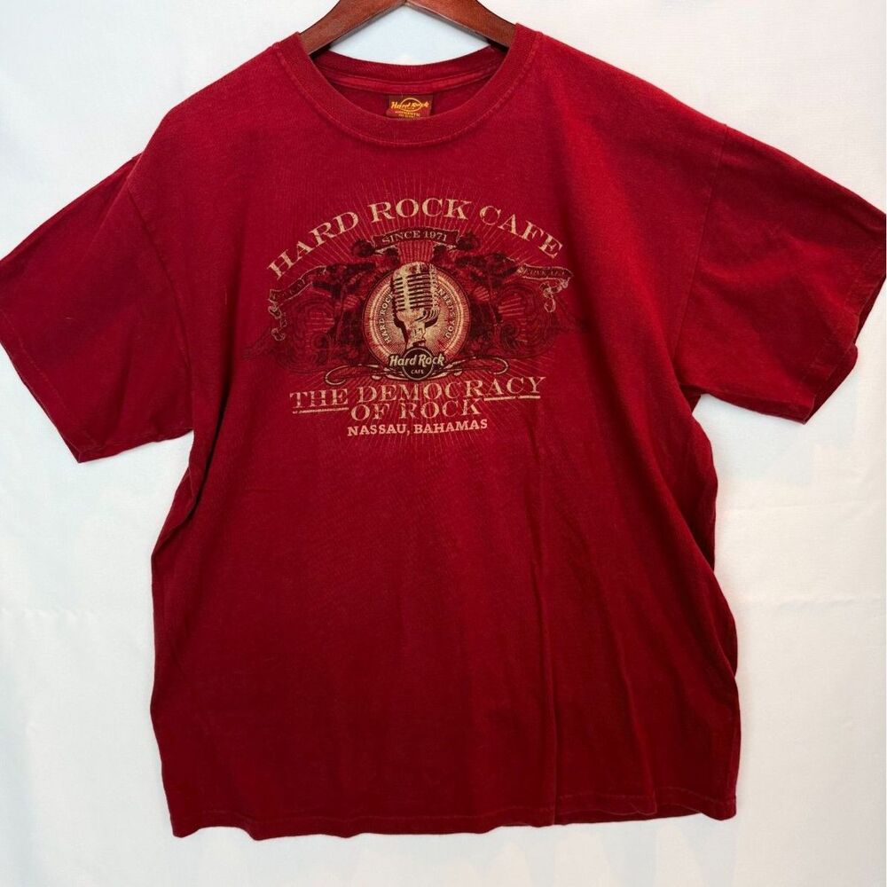 Hard Rock Cafe Nassau Bahamas Democracy of Rock Red T-Shirt Mens L Y2K Vintage